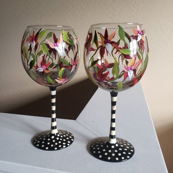 Wine glass set of 2,  painted flower clear glass black and white painted… - Picture 8 of 11